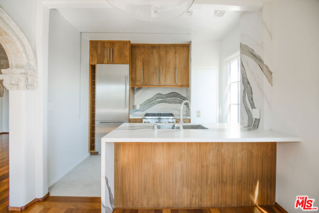 1302 N Sweetzer Avenue 102