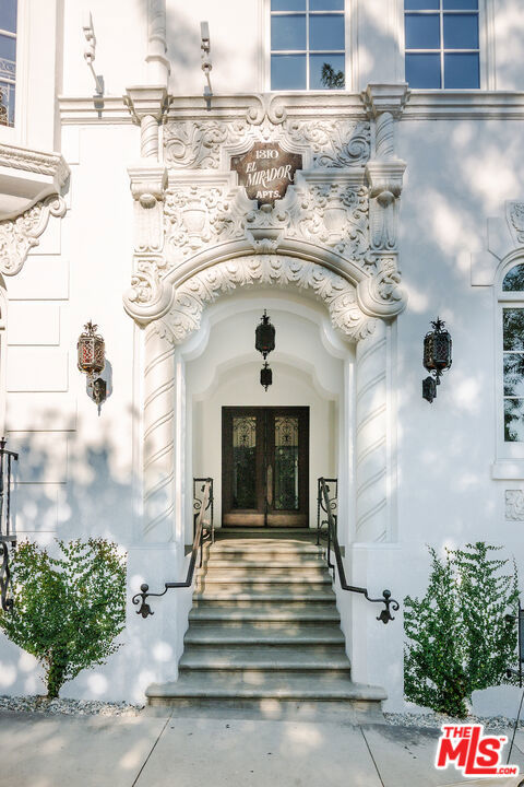 1302 Sweetzer Avenue 404