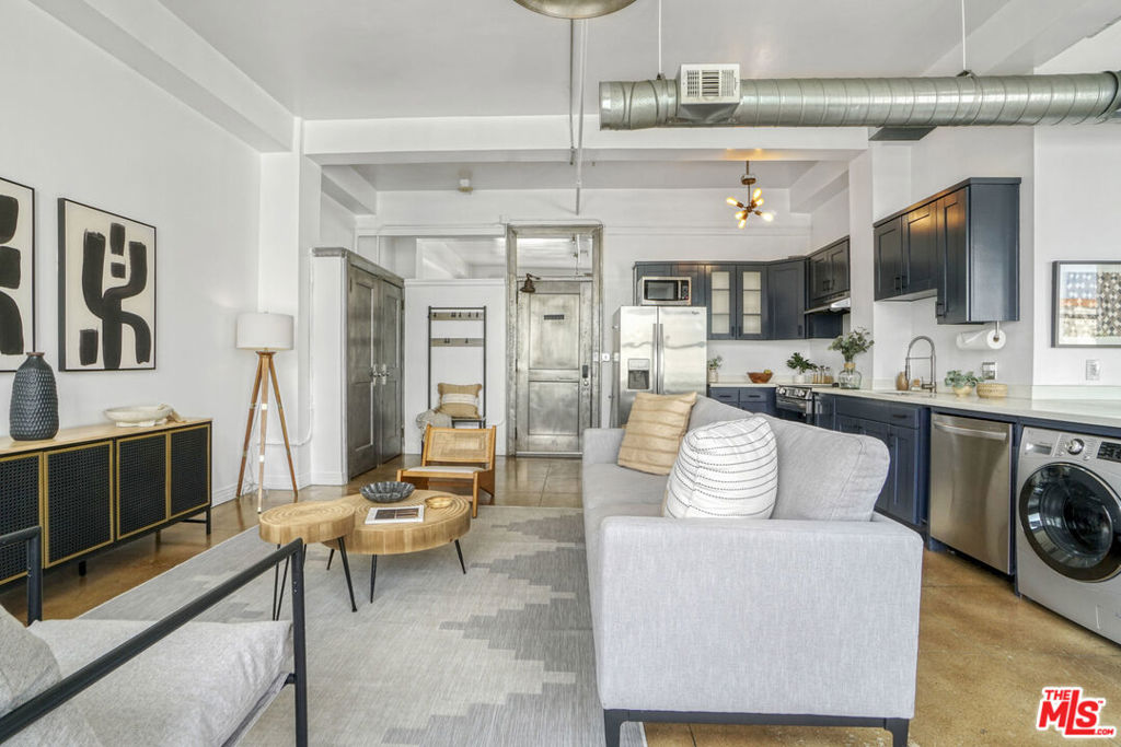 108 W 2nd Street 915