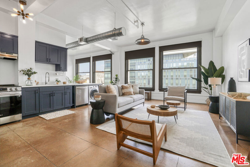 108 W 2nd Street 915