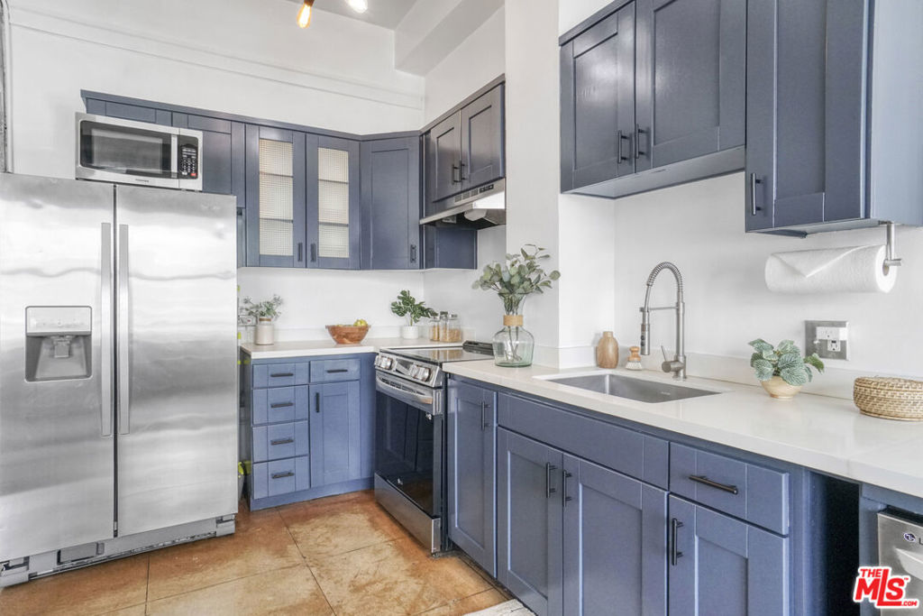 108 W 2nd Street 915