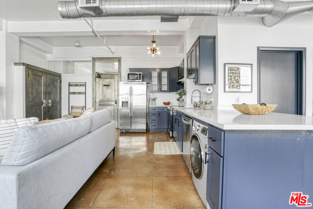 108 W 2nd Street 915