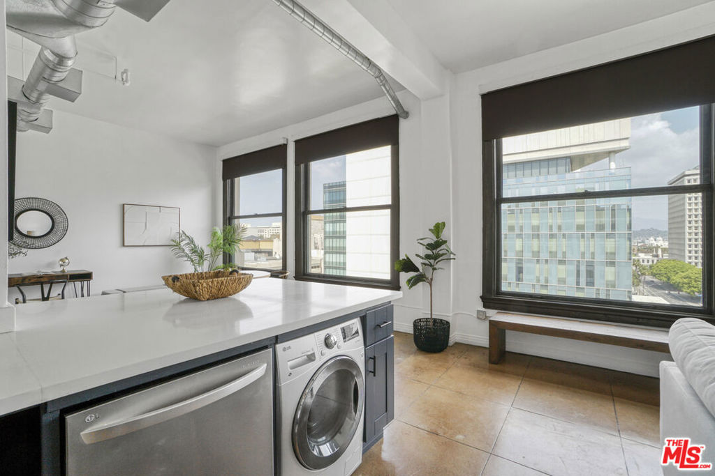 108 W 2nd Street 915