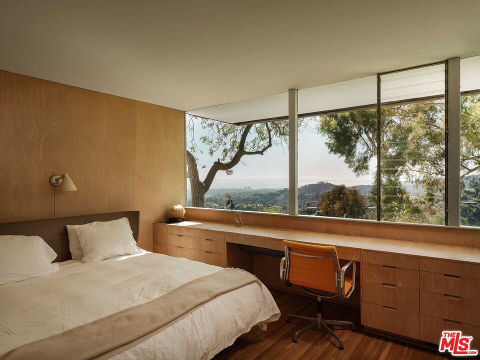 1531 N Tigertail Road