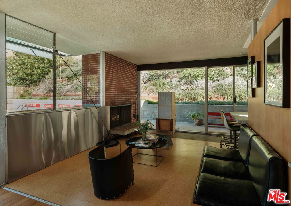 1531 N Tigertail Road