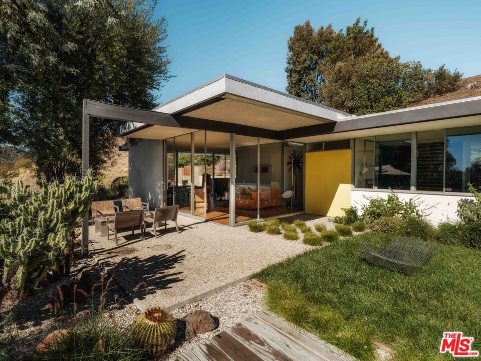 1531 N Tigertail Road