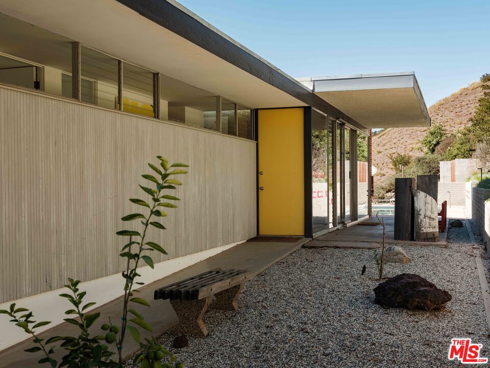 1531 N Tigertail Road