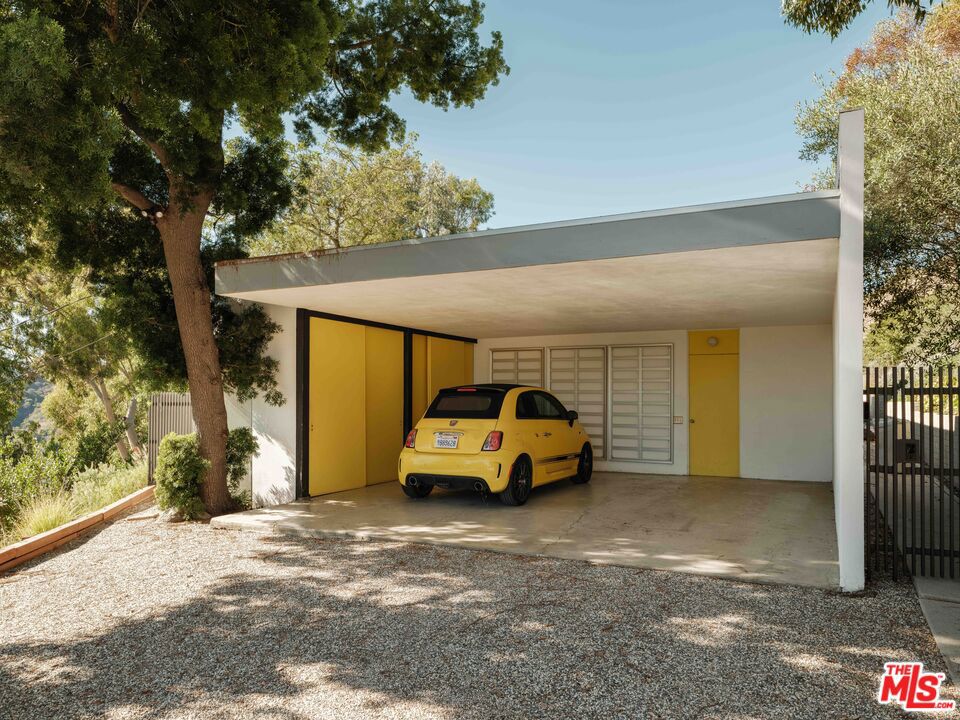 1531 N Tigertail Road