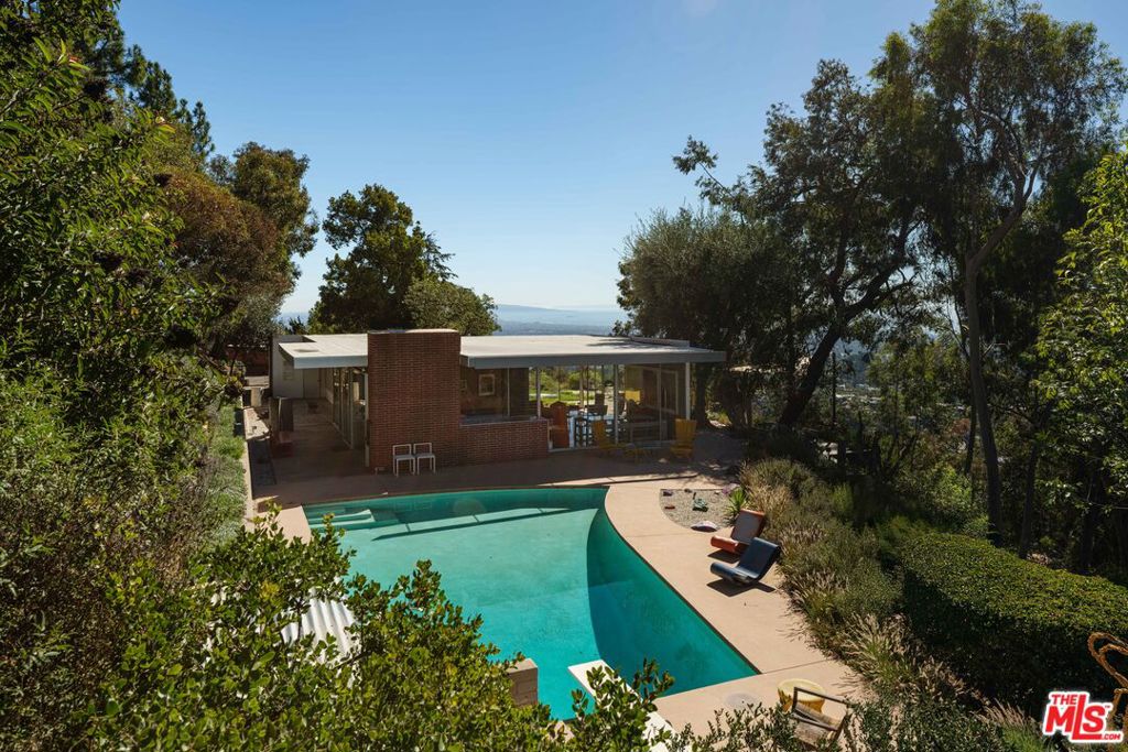 1531 N Tigertail Road