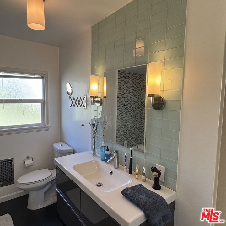 1228 N Crescent Heights Boulevard