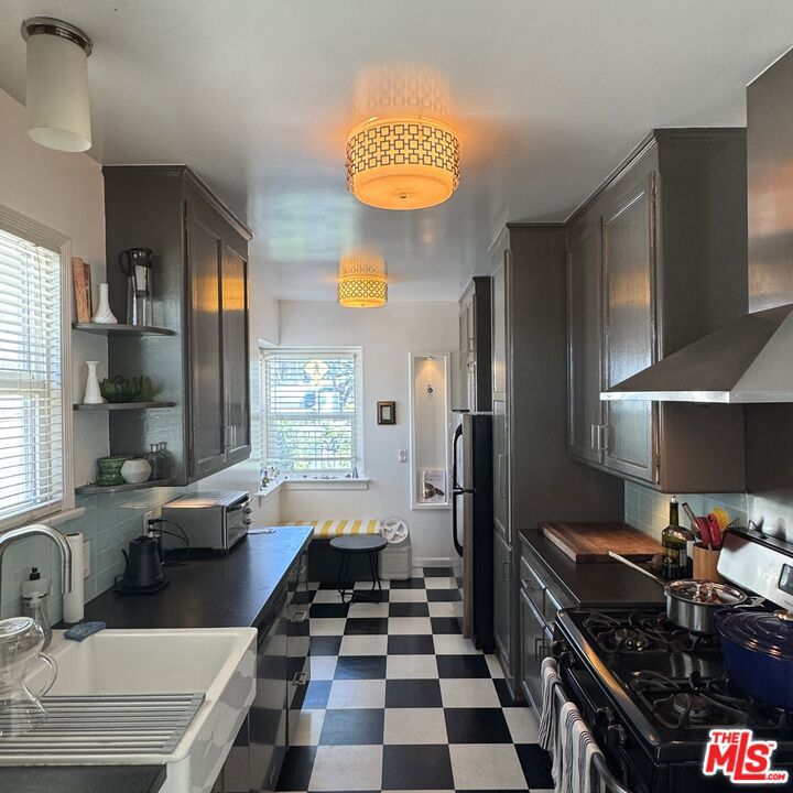 1228 N Crescent Heights Boulevard