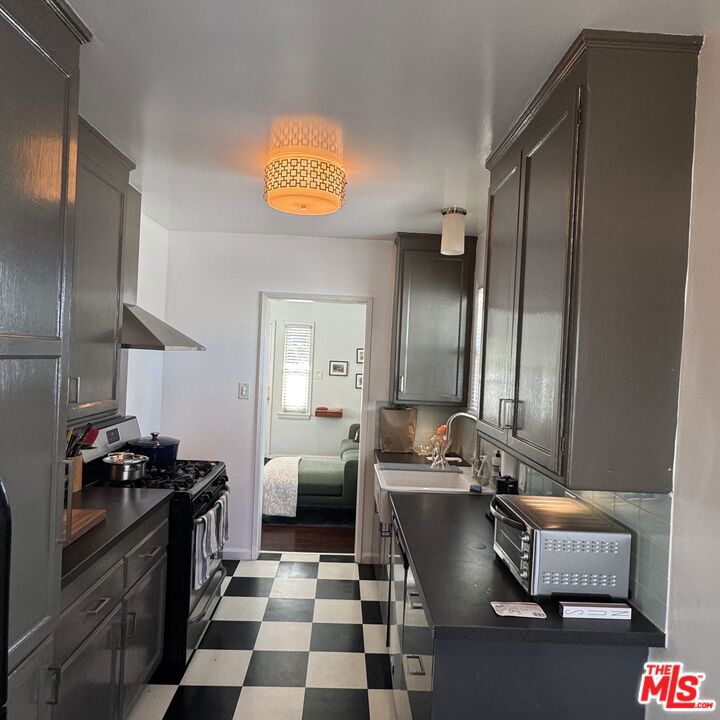 1228 N Crescent Heights Boulevard