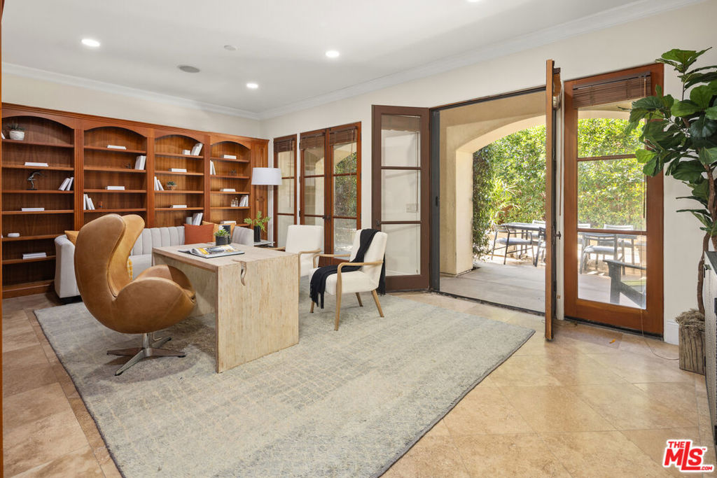587 Entrada Drive