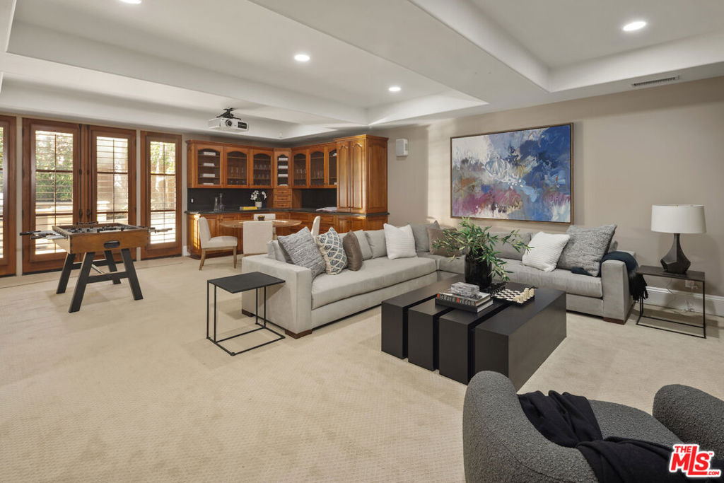 587 Entrada Drive