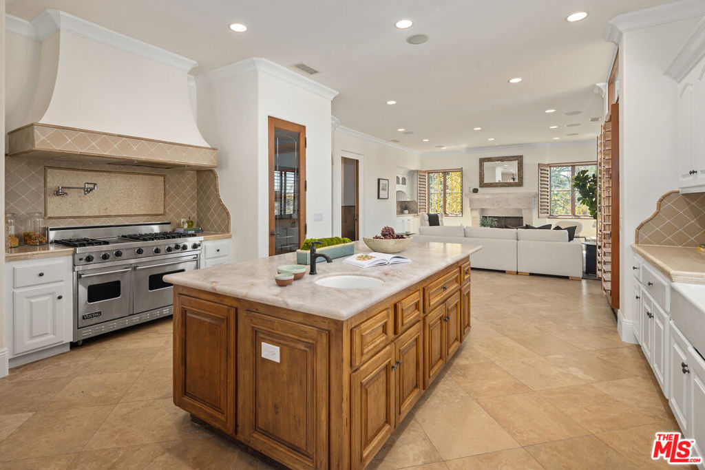 587 Entrada Drive