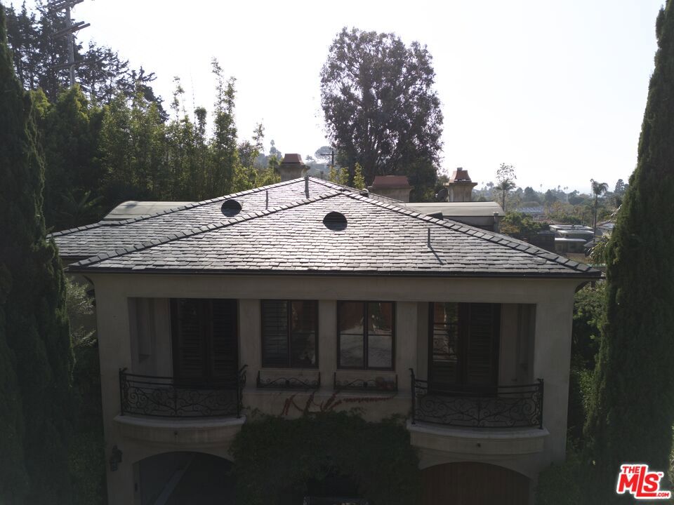 587 Entrada Drive