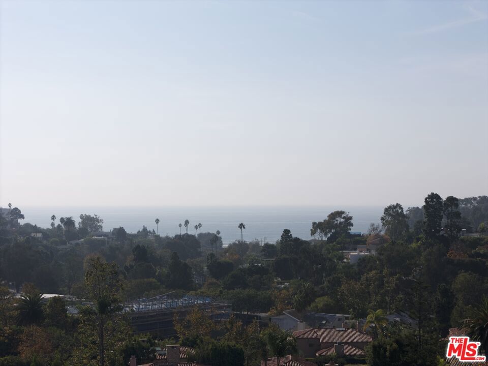 587 Entrada Drive