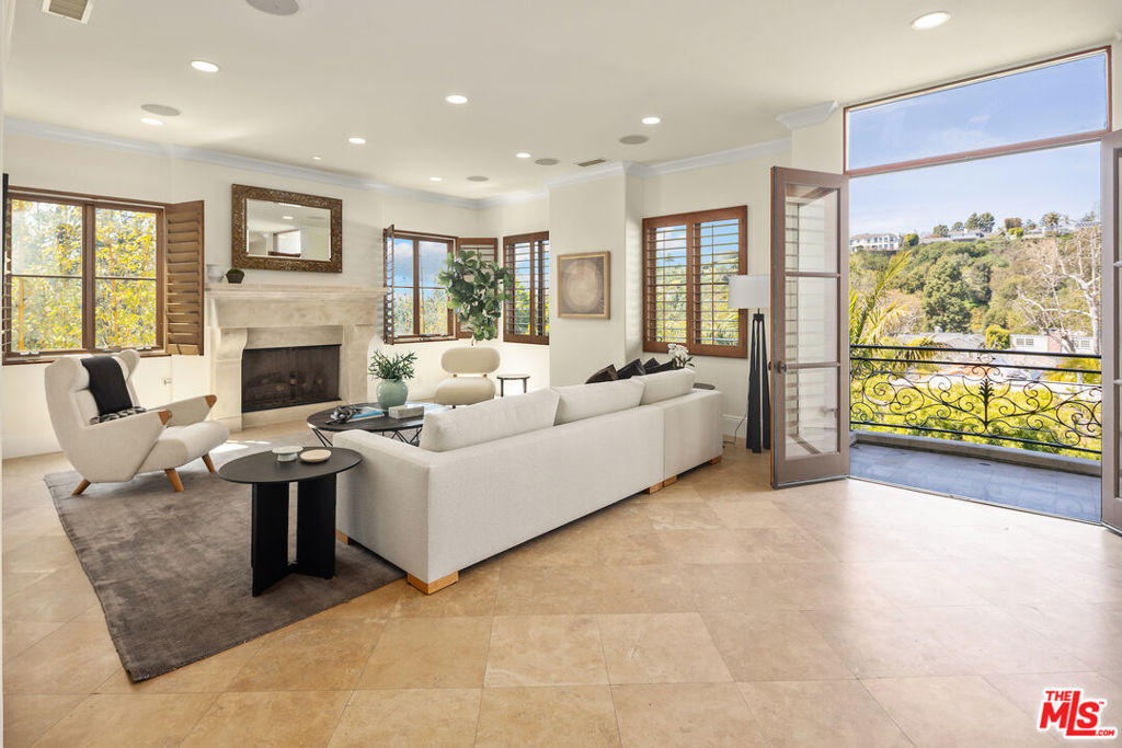 587 Entrada Drive