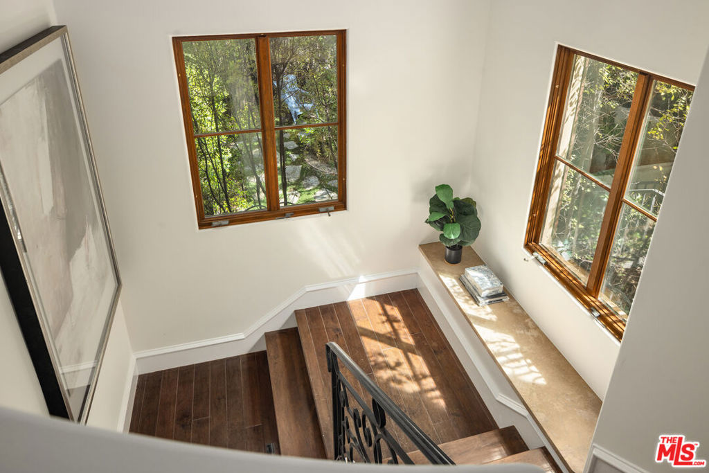 587 Entrada Drive