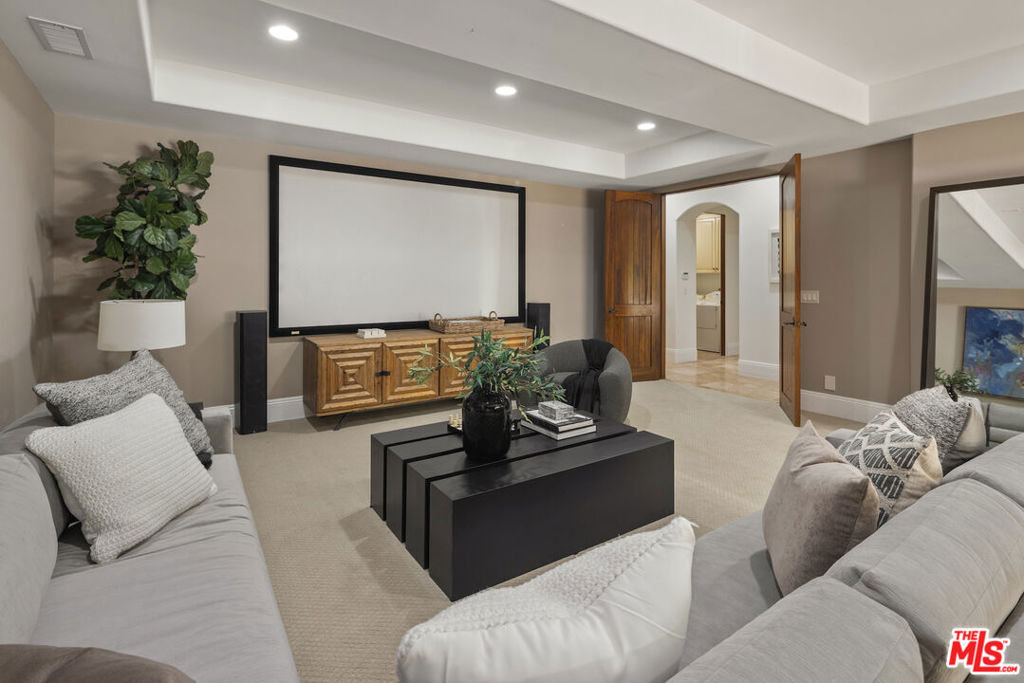 587 Entrada Drive