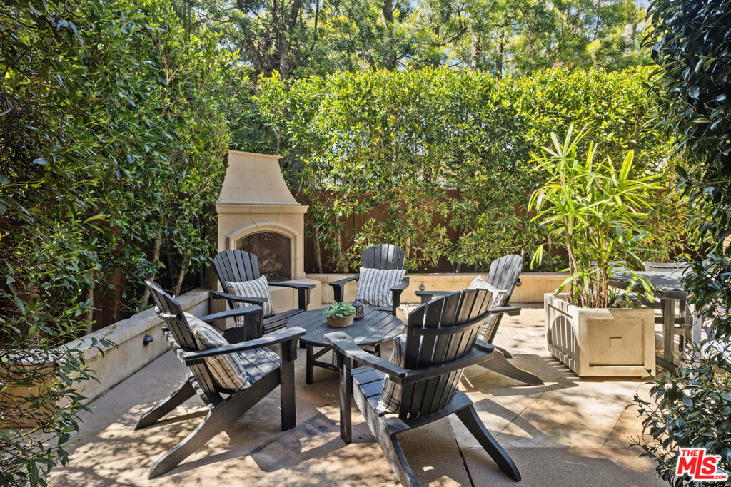 587 Entrada Drive