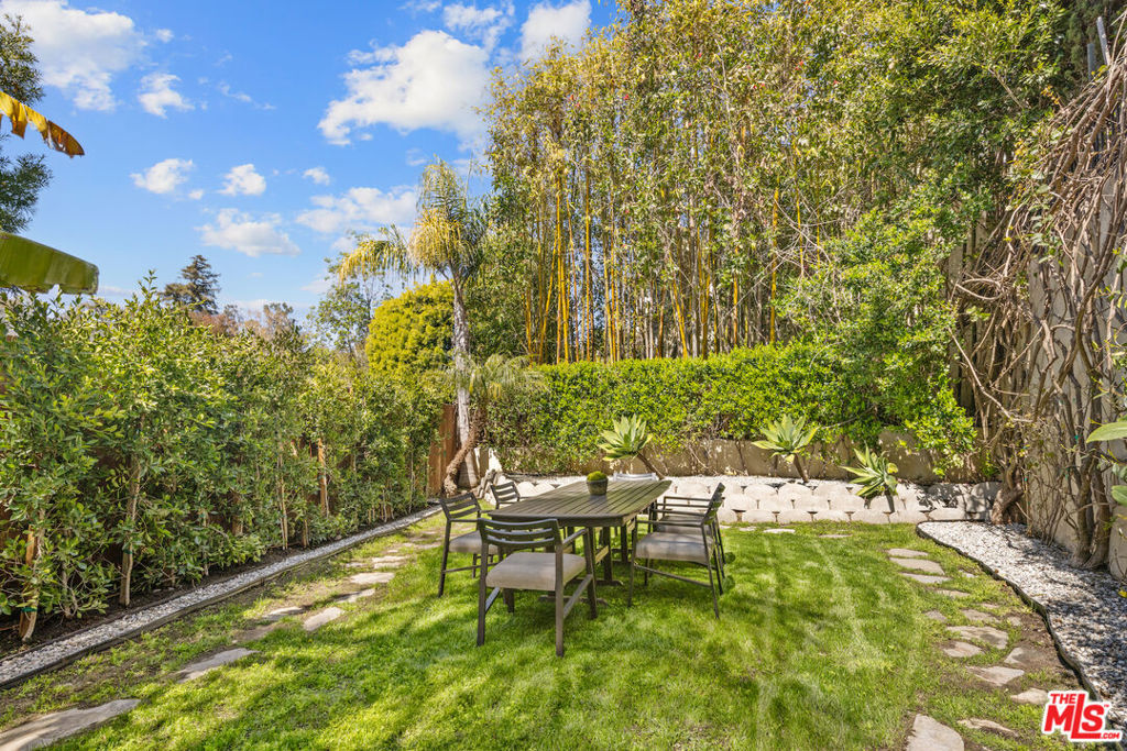 587 Entrada Drive