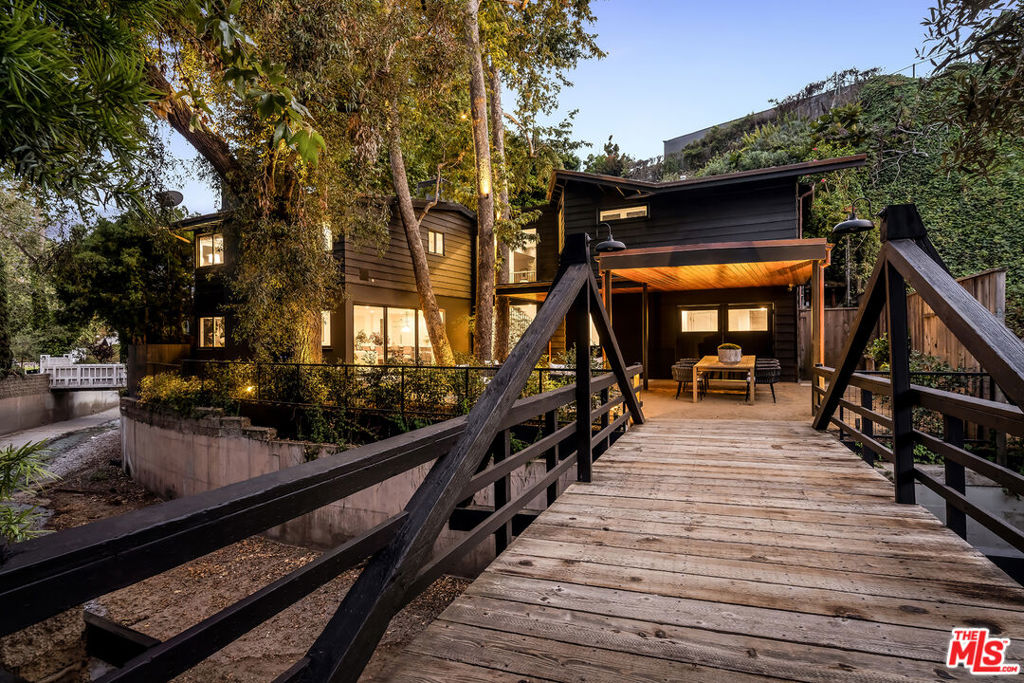 327 E Rustic Road