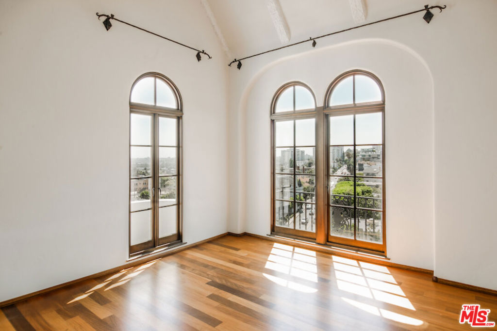 1302 Sweetzer Avenue 603