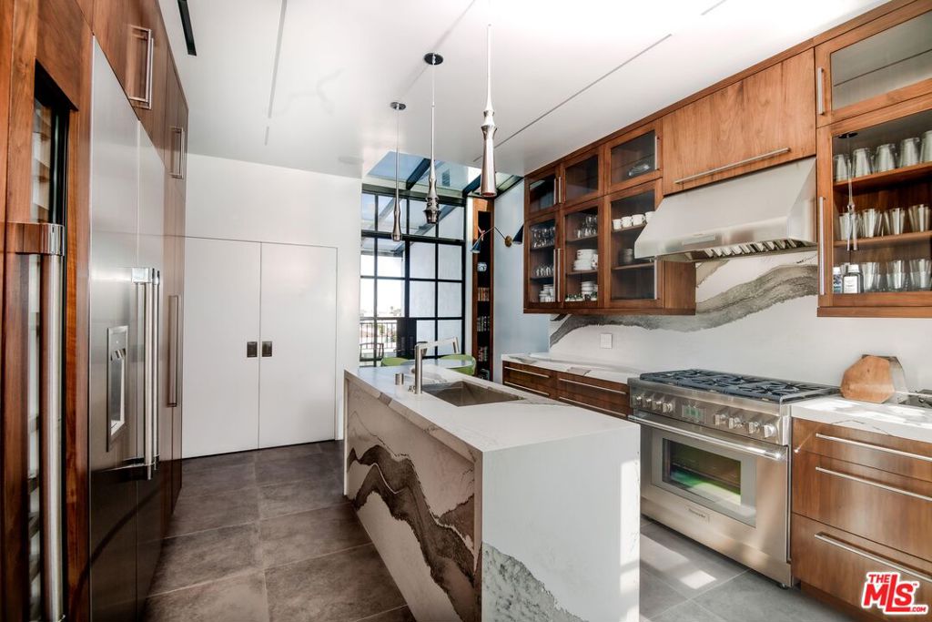 1302 Sweetzer Avenue 603