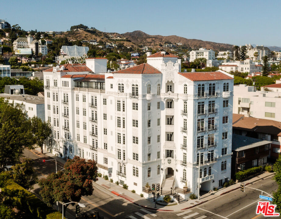 1302 Sweetzer Avenue 603