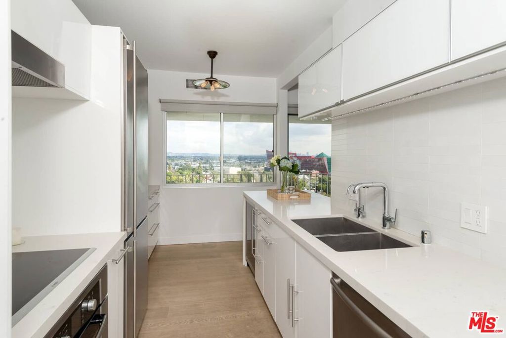 838 N DOHENY Drive 807
