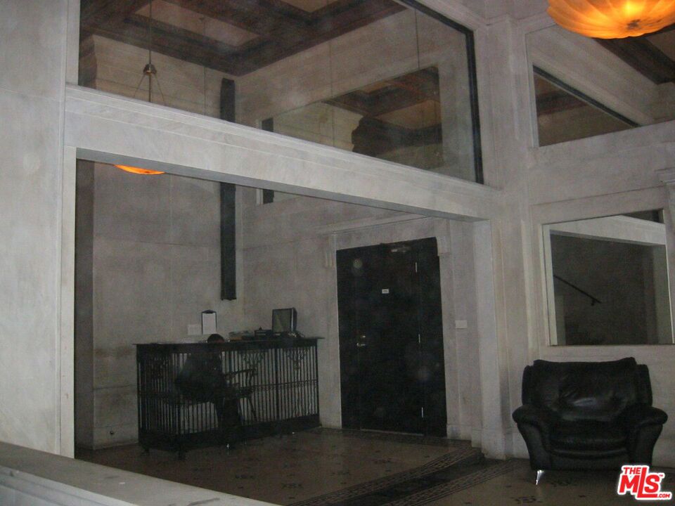 108 W 2nd Street 908