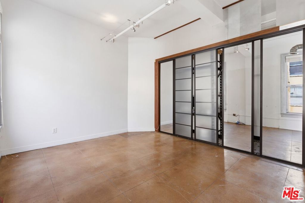 108 W 2nd Street 908