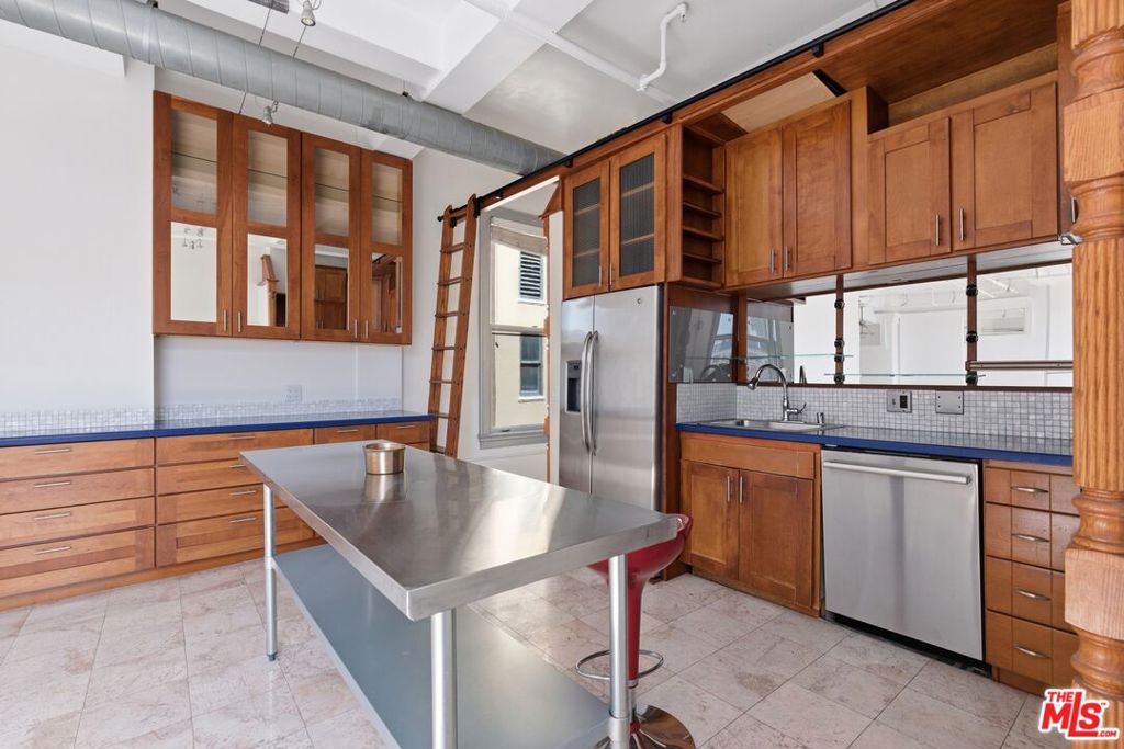 108 W 2nd Street 908