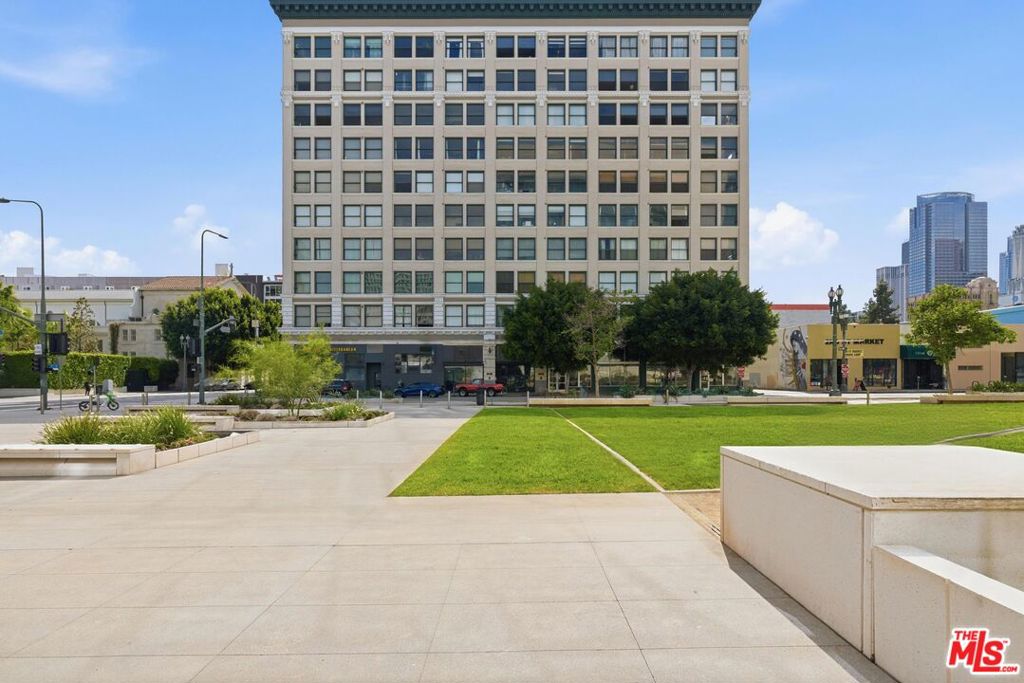 108 W 2nd Street 908