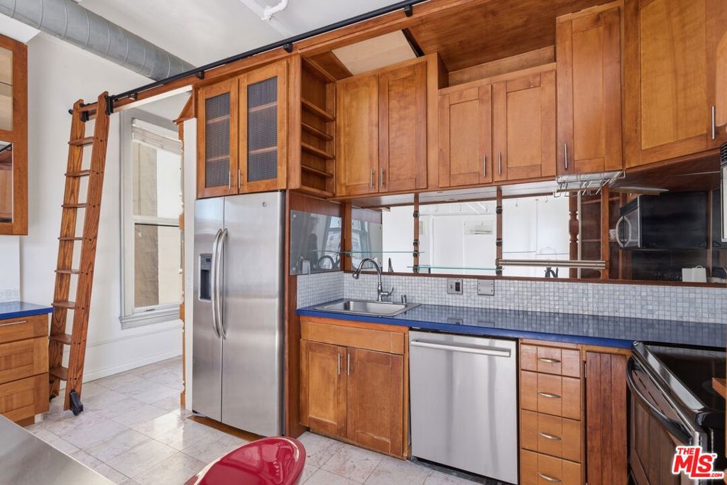 108 W 2nd Street 908