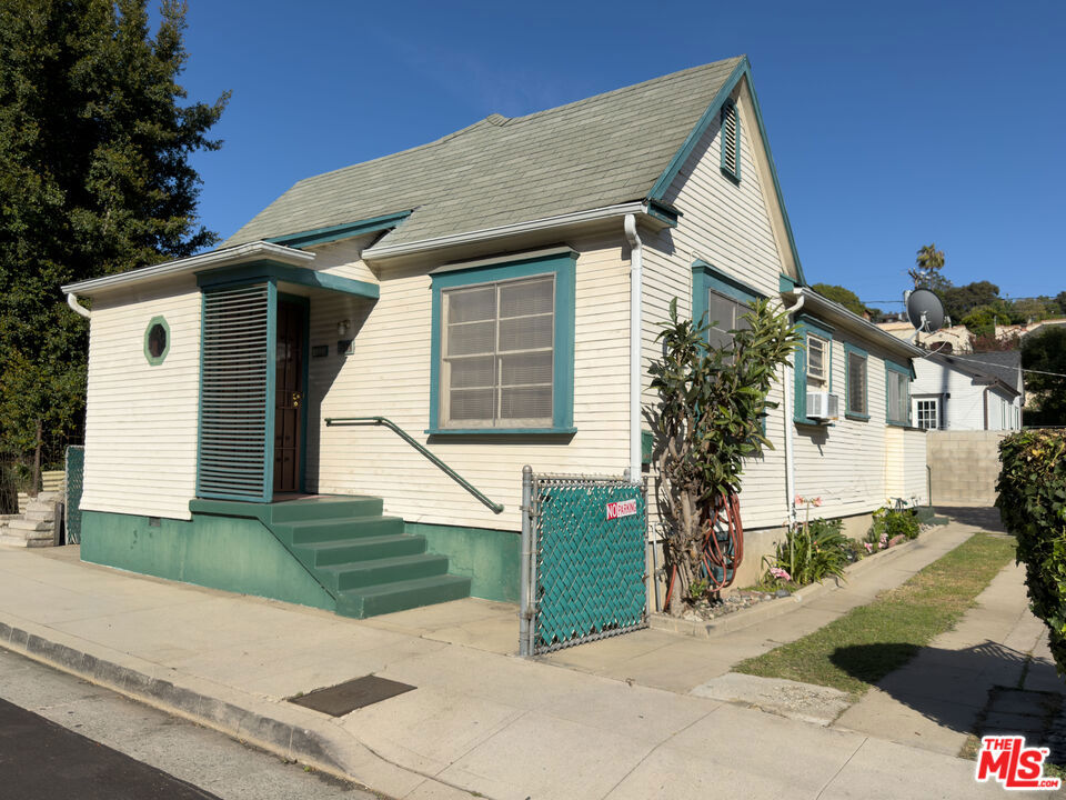 1406 Mcduff Street