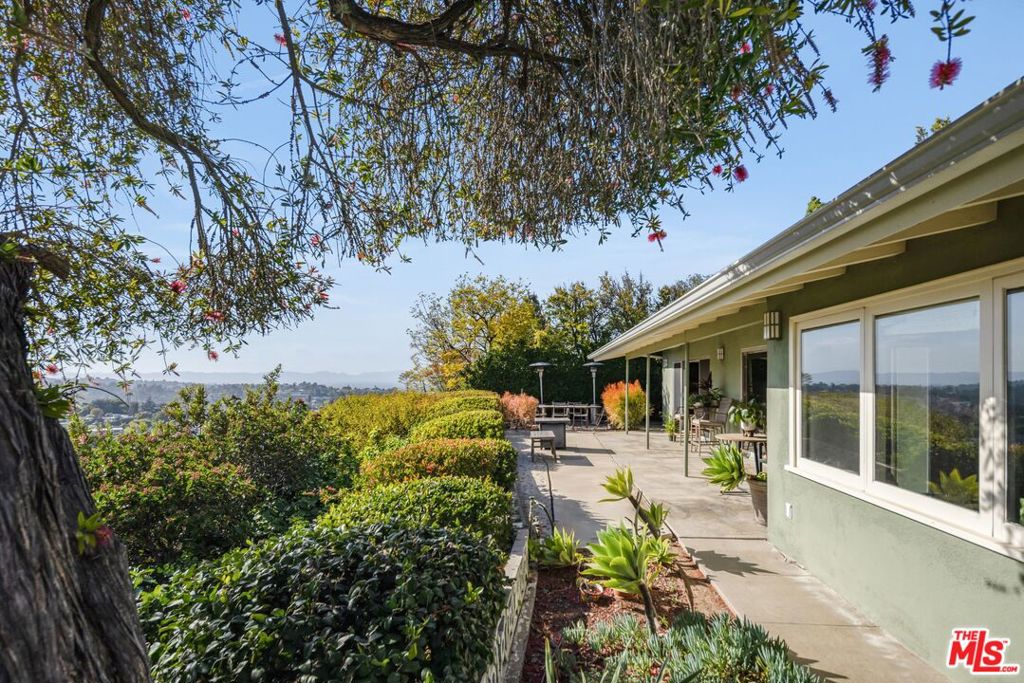 3823 Cody Road