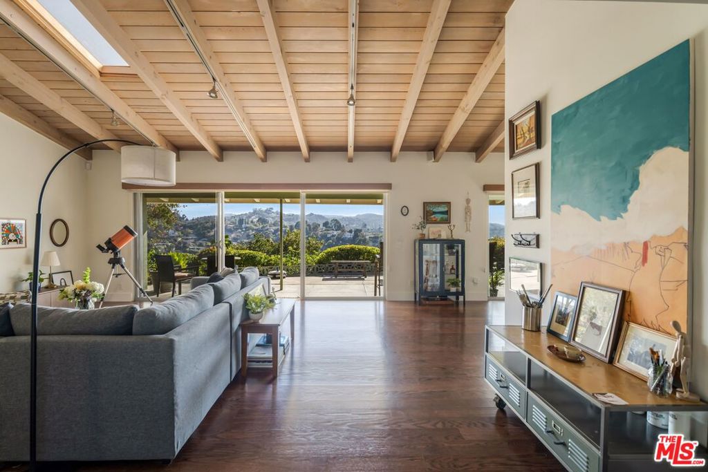 3823 Cody Road