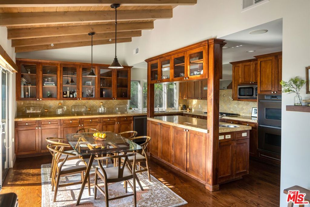 3823 Cody Road