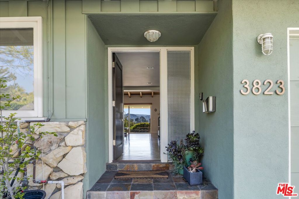 3823 Cody Road