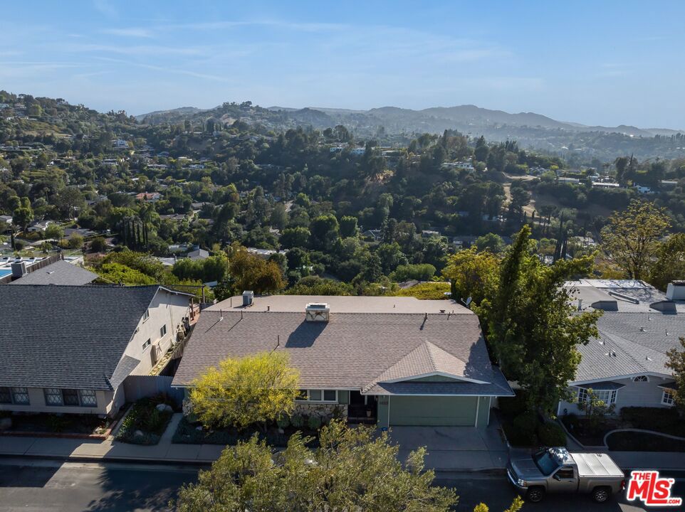 3823 Cody Road