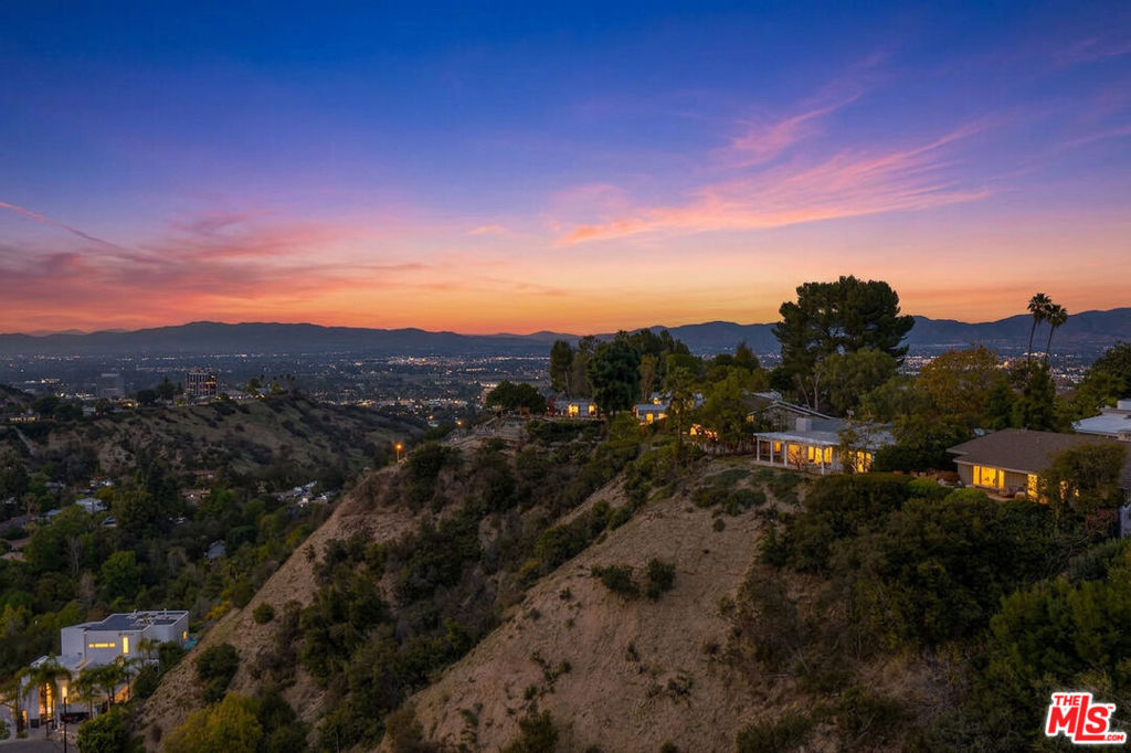 3823 Cody Road