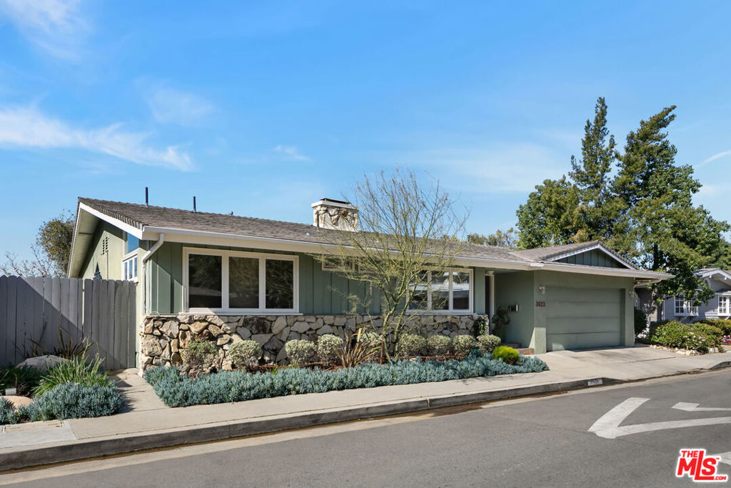 3823 Cody Road