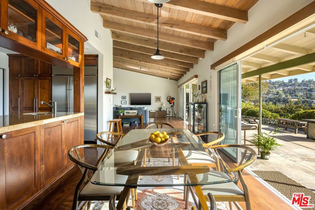 3823 Cody Road