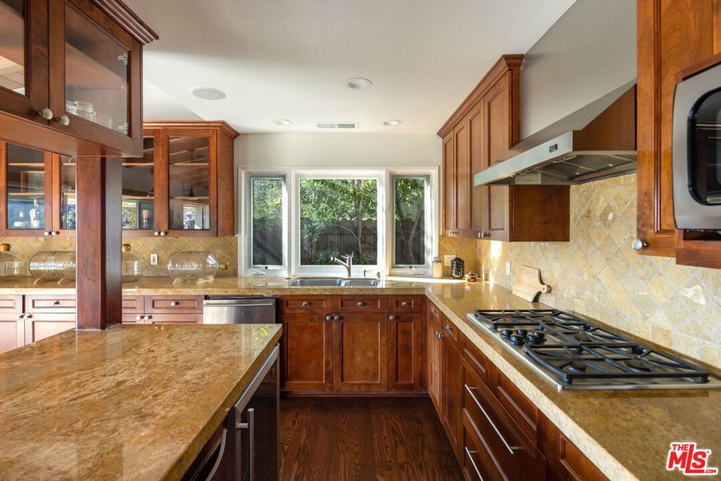 3823 Cody Road