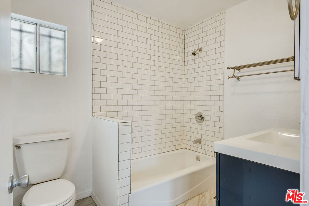 1742 W 36th Street