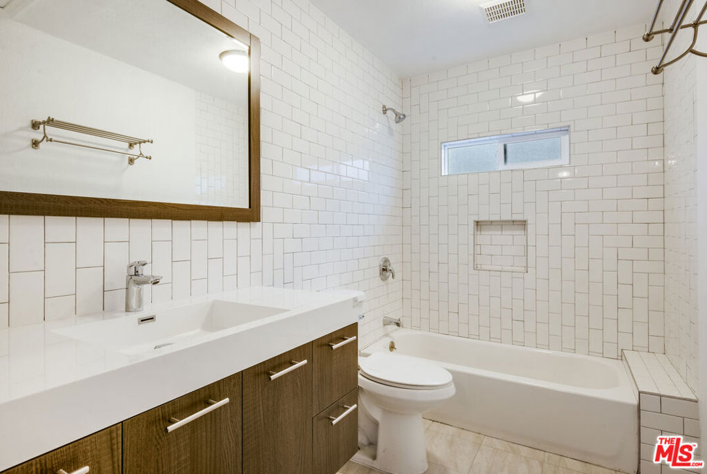 1742 W 36th Street
