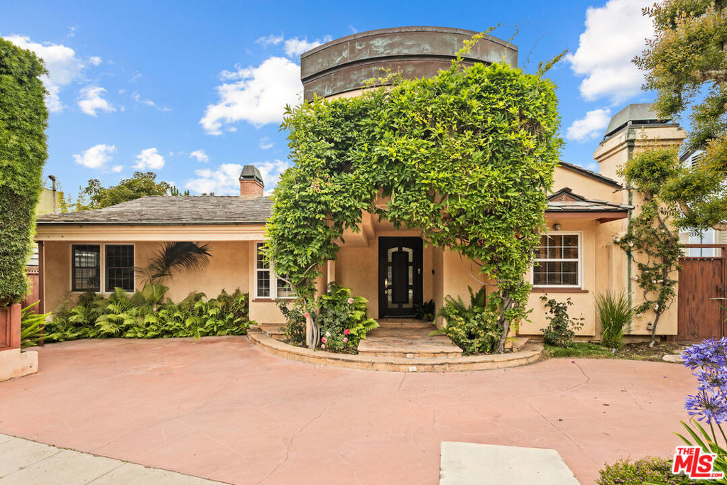 219 Entrada Drive