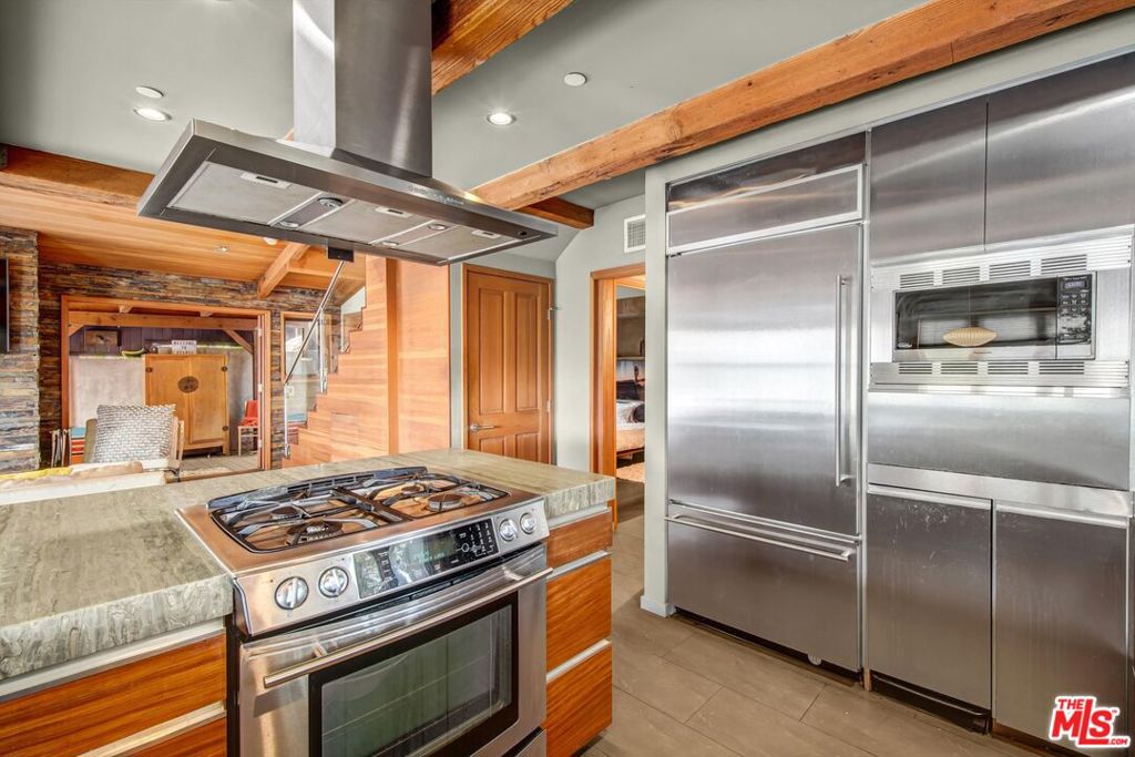 1421 Fernwood Pacific Drive